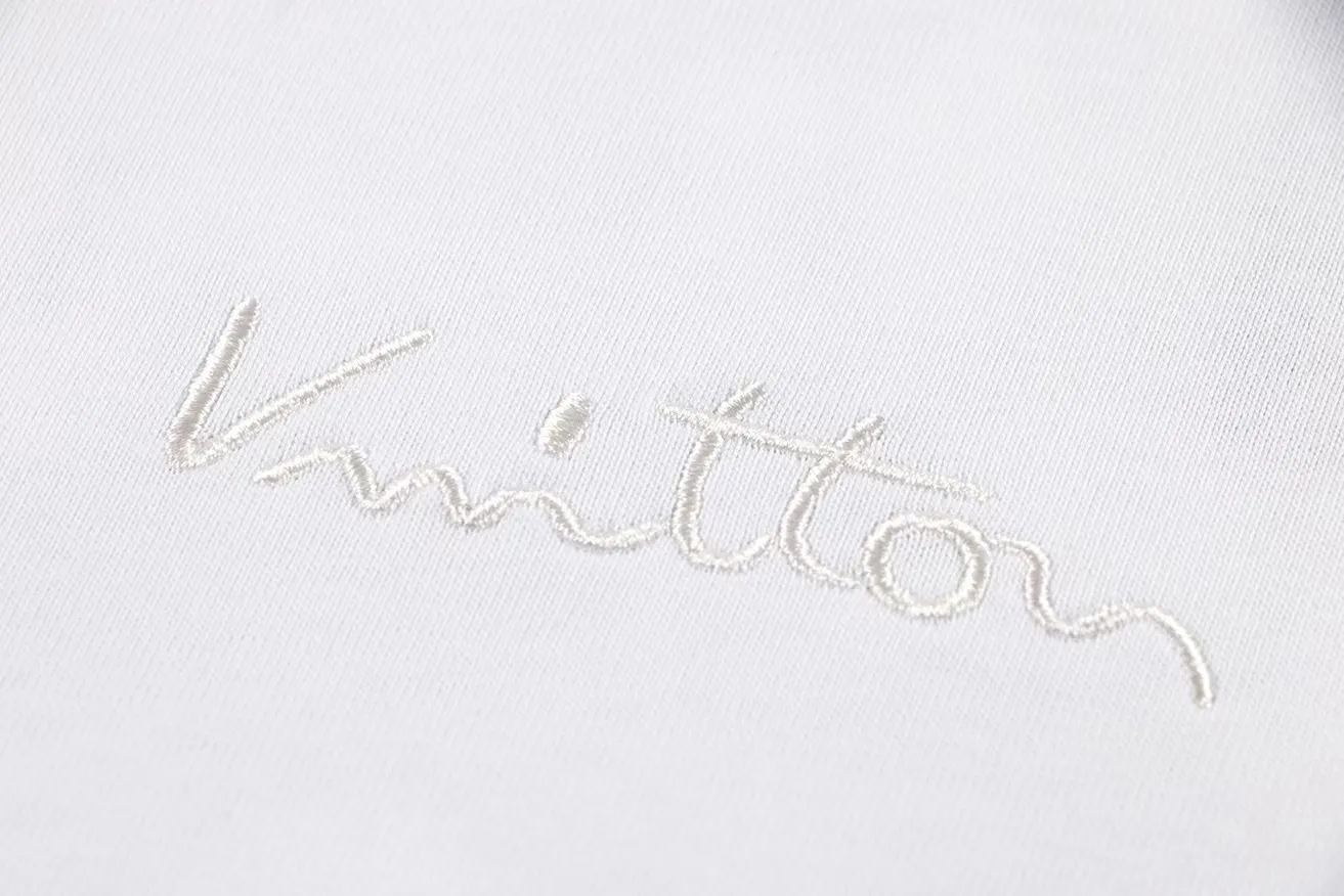 🅿️150 Style: 2026 new Louis Vuitton short-sleeved T-shirt Material: High version 300g double yarn combed cotton Size: S～XL Color: black white Style number: H022